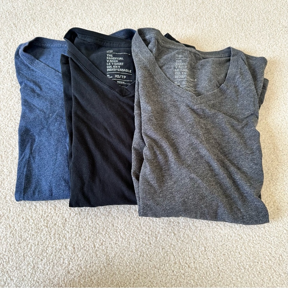 GAP Men's Black and Gray The Essential V-Neck Tees XS